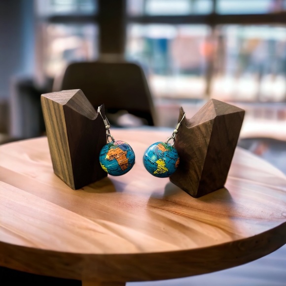 ๐ Wanderlust Globe Drop Earrings ๐ - Picture 1 of 1